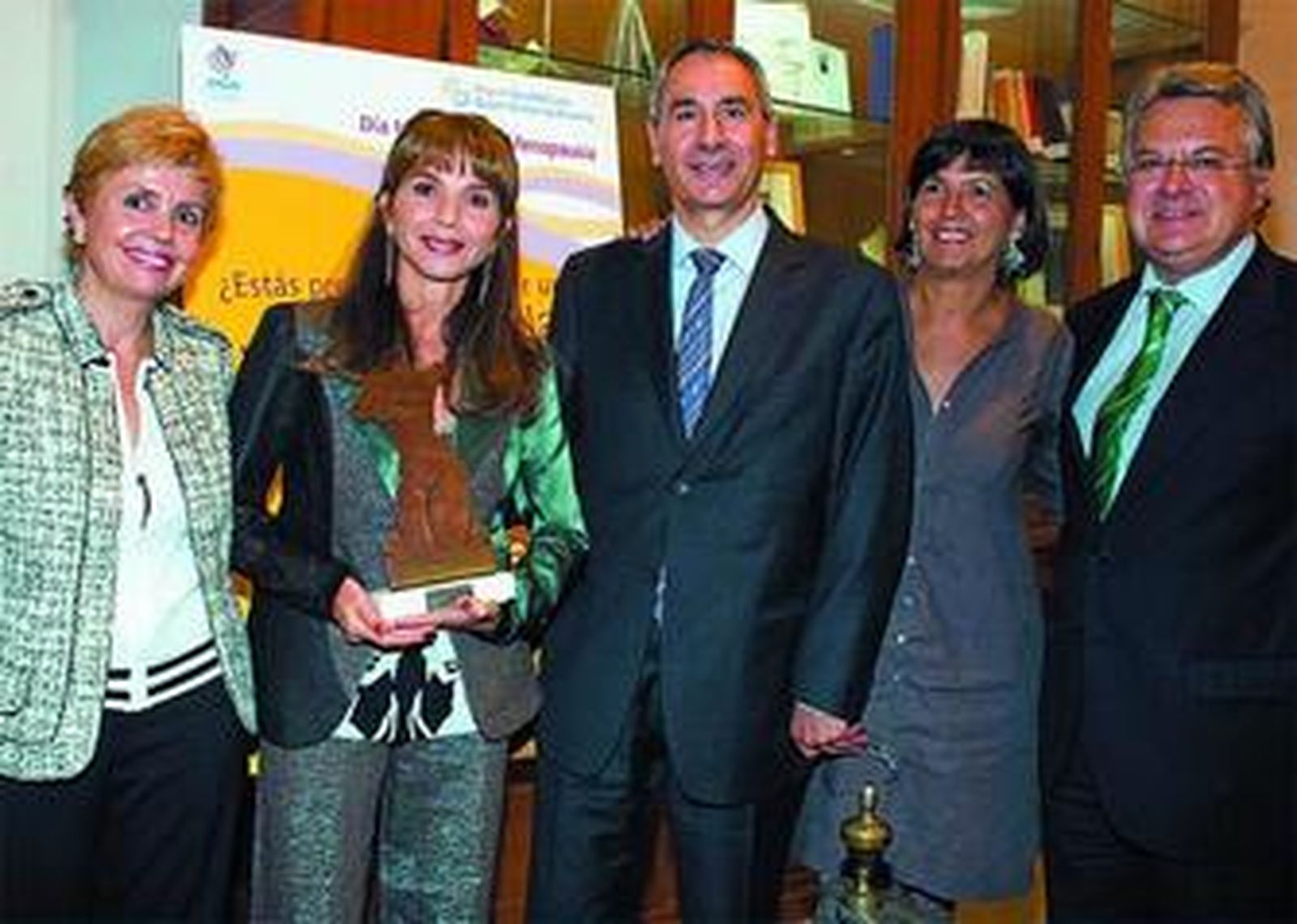 La cineasta Dolores Payas, la actriz Victoria Abril y el doctor Rafel Sánchez Borrego.