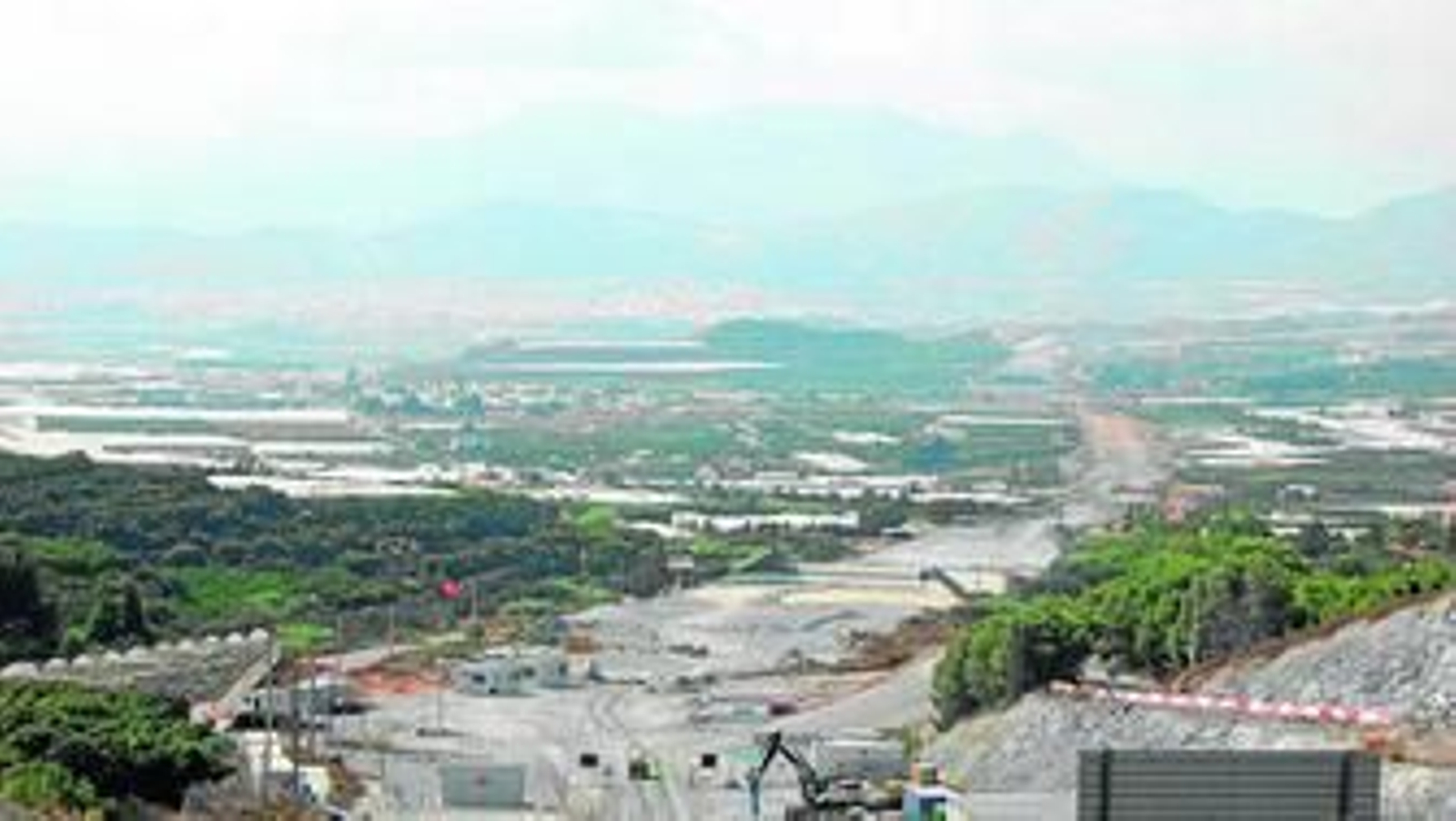 El subdelegado de Gobierno ha anunciado que la Autovía del Mediterráneo reanudará los trabajos en los próximos días.