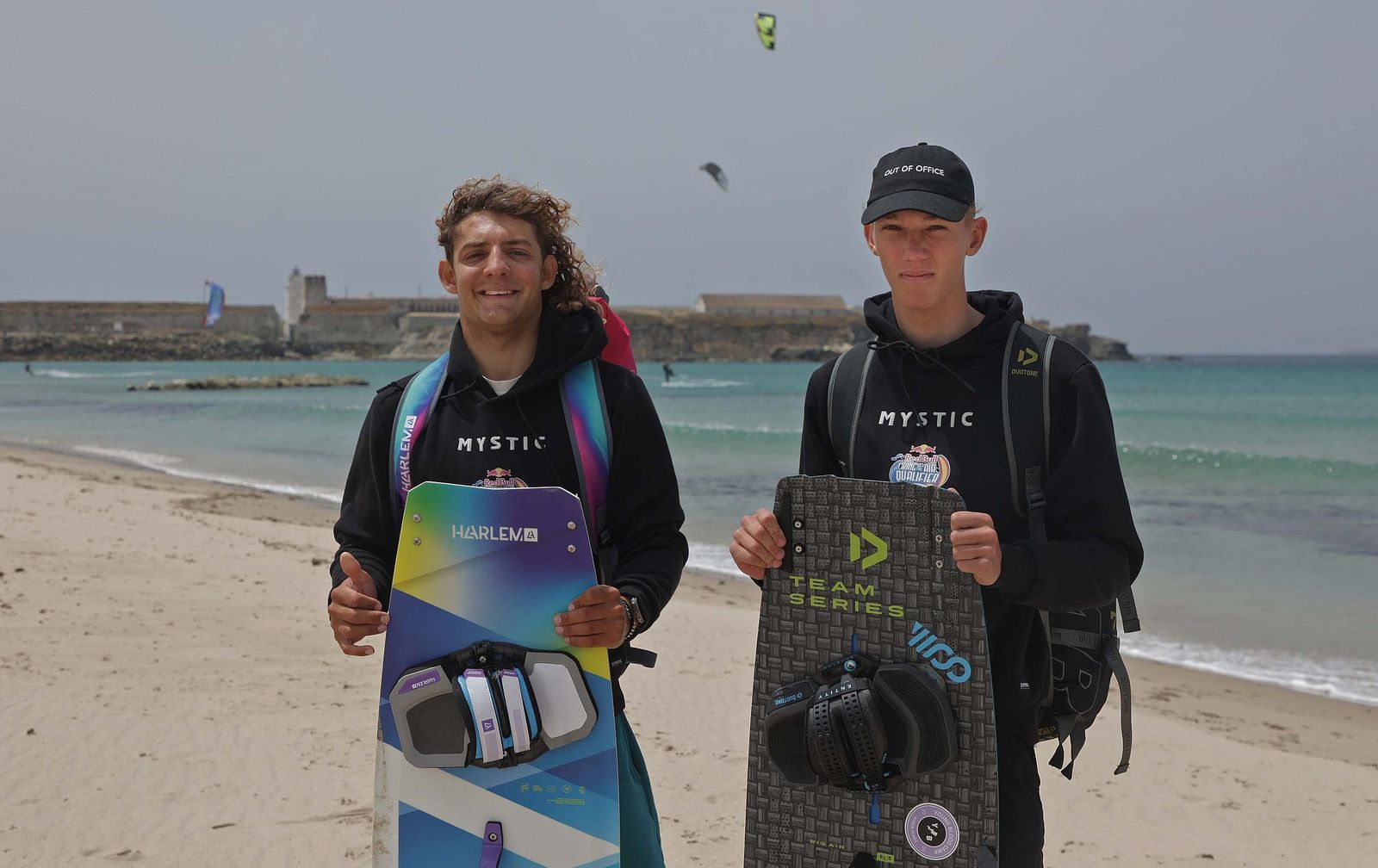 Fotos de Lorenzo Casati y Valentin Hoenderop, participantes del Red Bull King of the Air Tarifa 2025