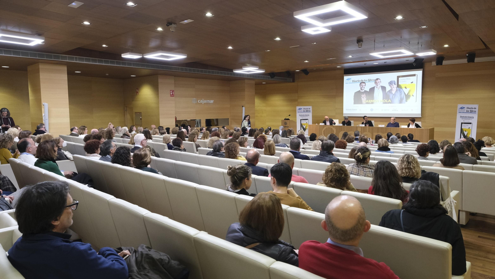 Imágenes de Diario de los Libros con Carmen Mola