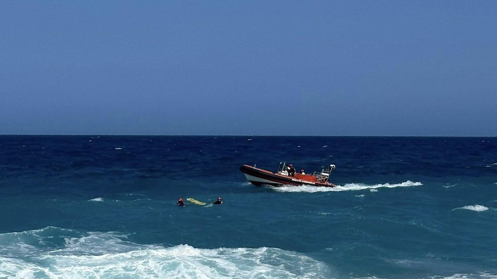 Una de las embarcaciones de Protección Civil de Carboneras.