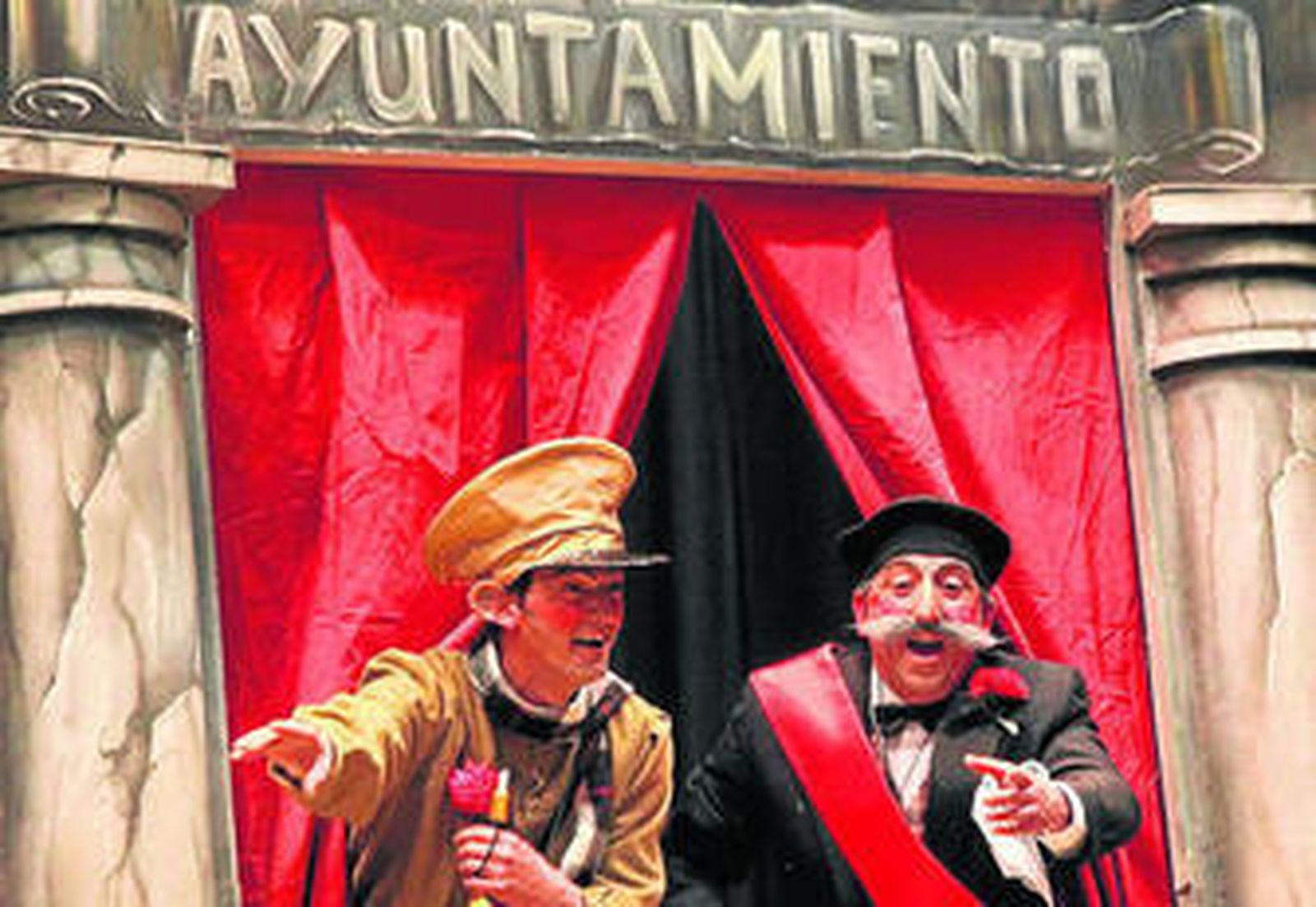 La chirigota 'Mujeres, hombres y mucha berza', una de las cuartofinalistas que cobrará la semana que viene.