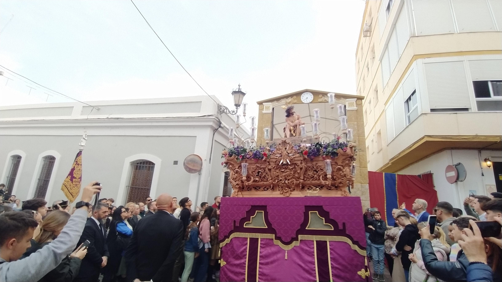 Las imágenes de la salida de la Coronación de Espinas en San Fernando