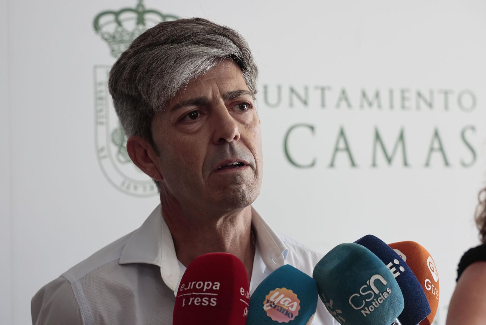 Las imágenes de la capilla ardiente de Paco Camino en el ayuntamiento de Camas