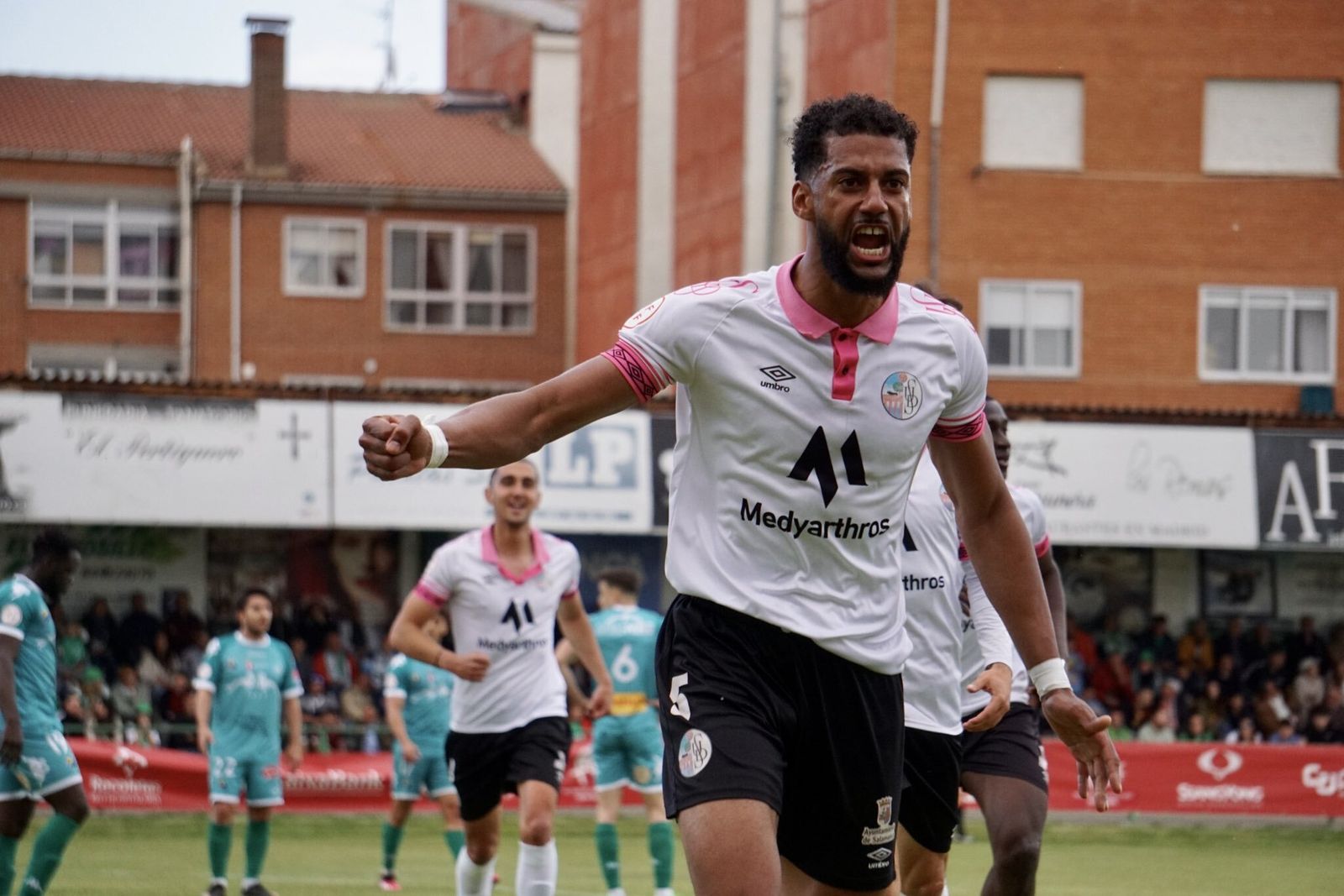 Pablo de Castro celebra el gol que marcó en Astorga.