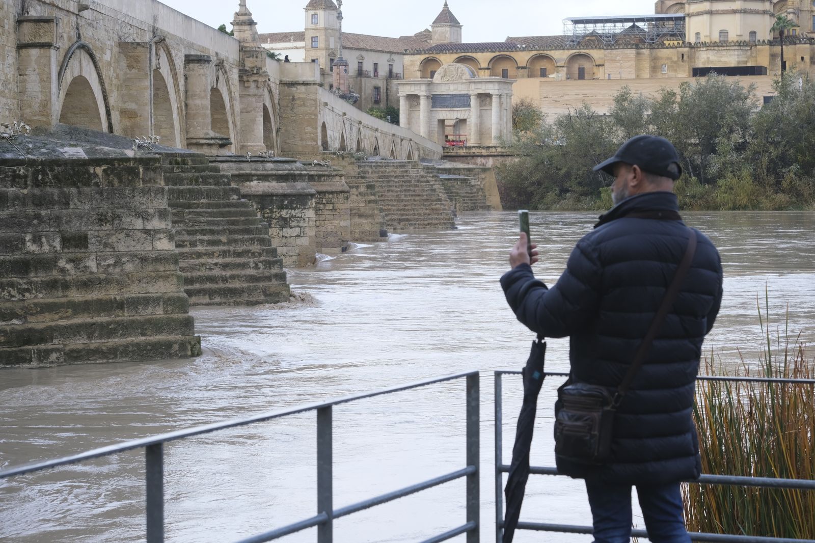La crecida del río Guadalquivir tras las lluvias en Córdoba, en imágenes