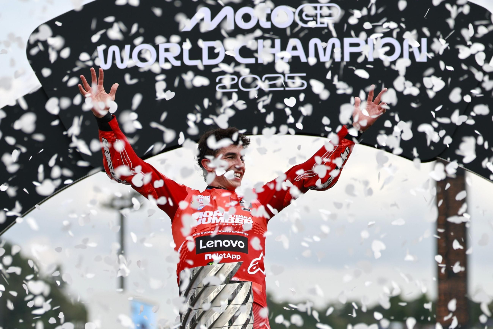 Marc Márquez, en la celebración de su noveno título mundial.
