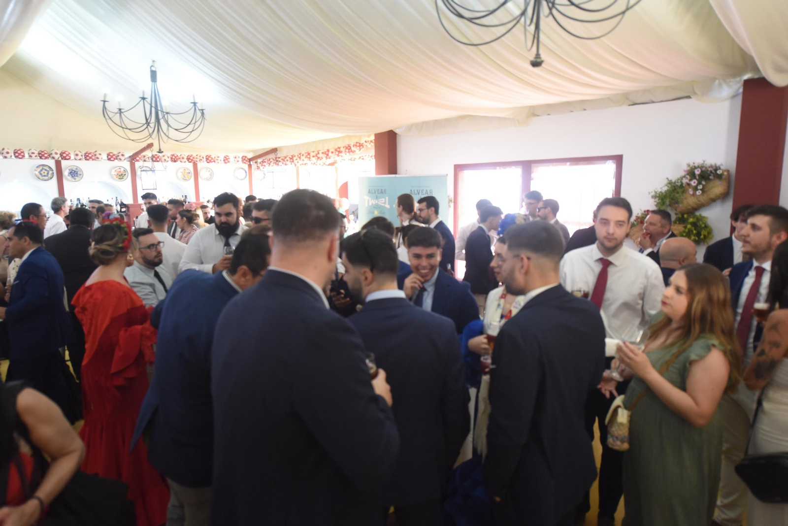 Las mejores imágenes de un lunes de Feria en Córdoba cargado de comidas de empresa y recepciones