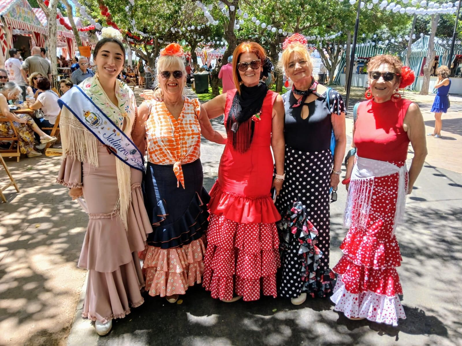 Búscate en las imágenes del Día de la Mujer de la Feria de San Fernando 2024