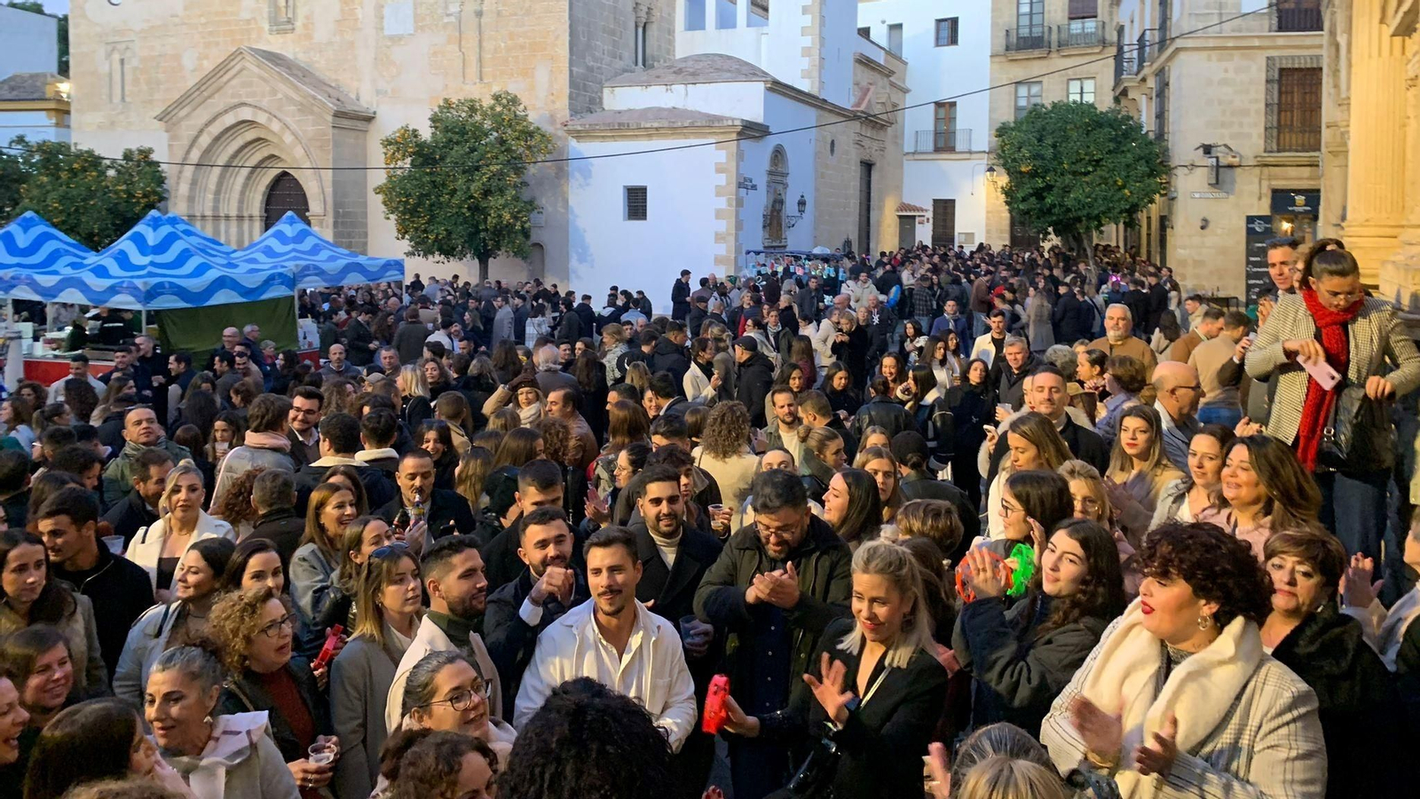 Imagen de una zambomba en el centro de Jerez.