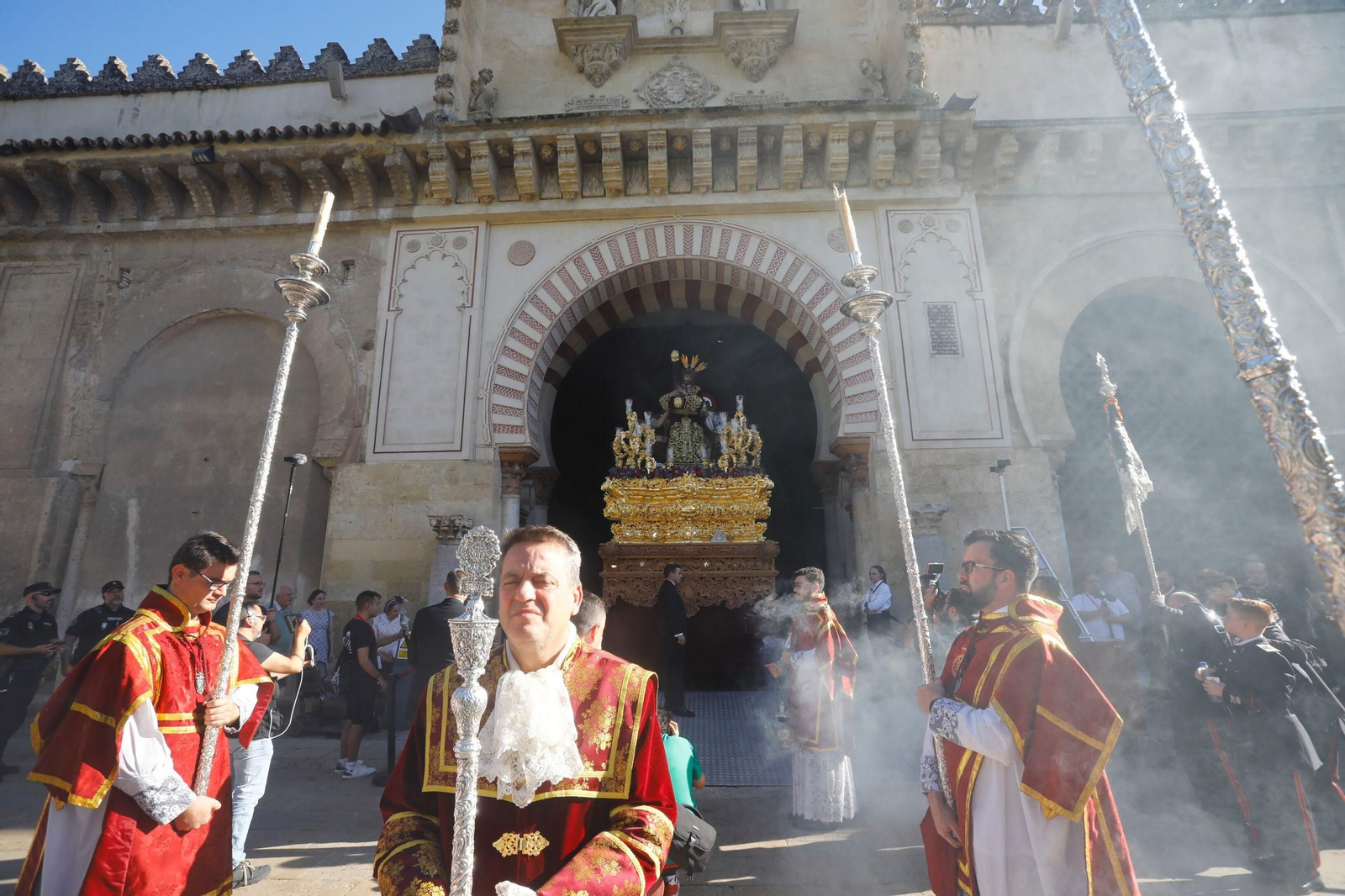 Las mejores fotos de los traslados de regreso de las hermandades tras el Magno Vía Crucis de Córdoba