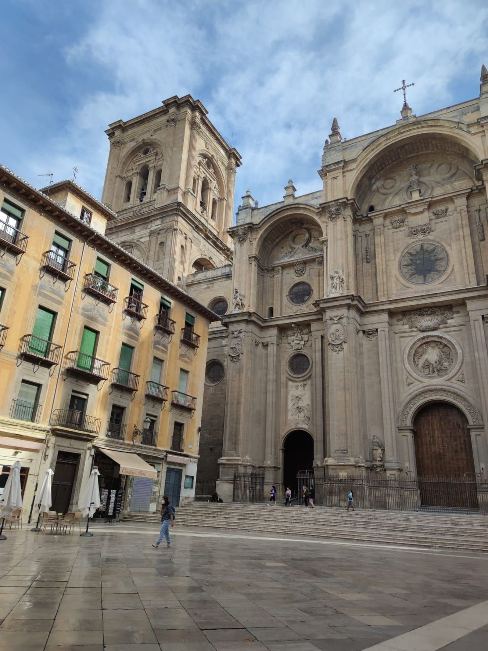Catedral de Granada vista desde la plaza de las Pasiegas.