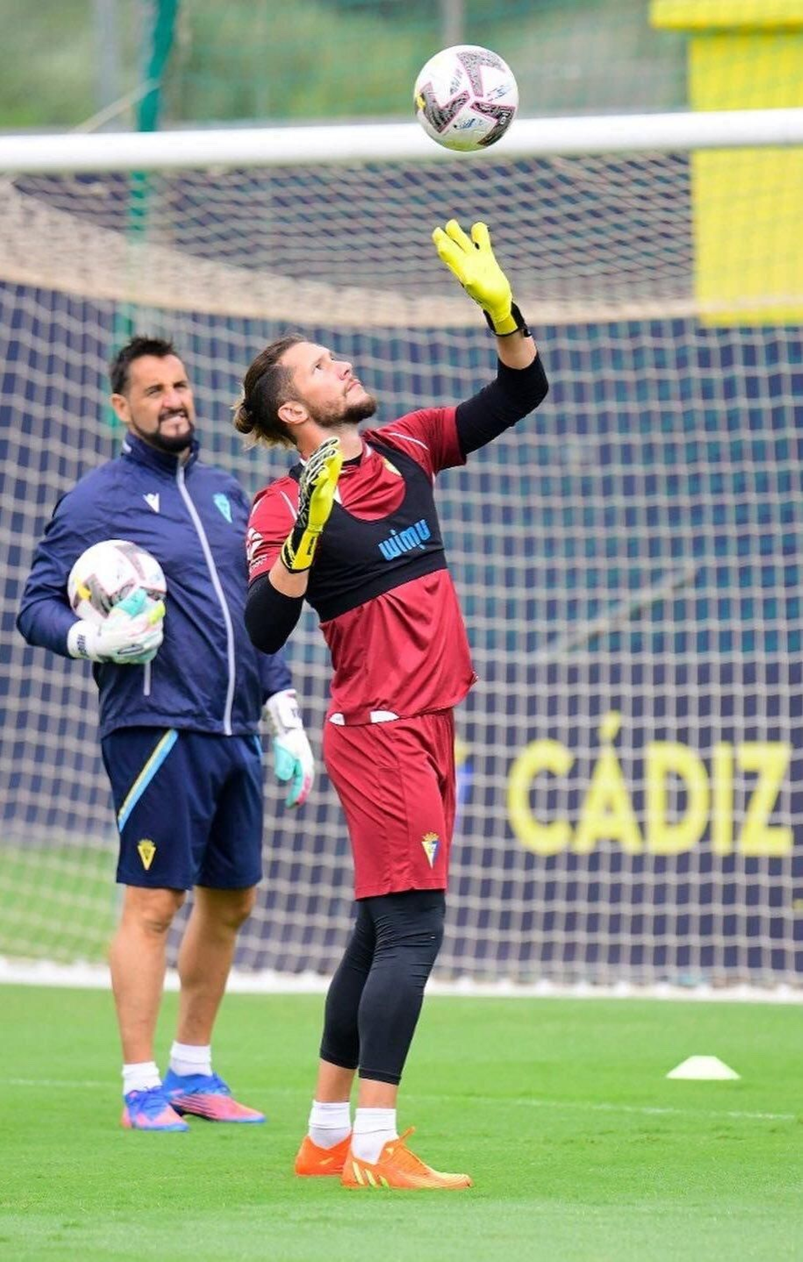 Ledesma con el balón en un entrenamiento.