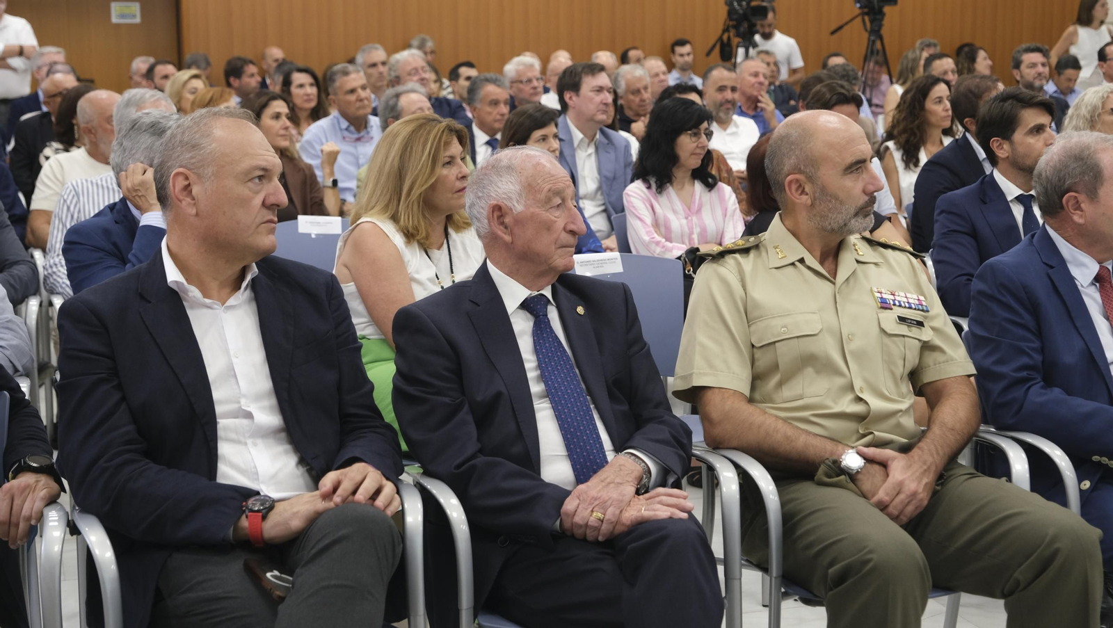 Medalla de Oro al ex Presidente de Asempal, Pepe Cano, en imágenes