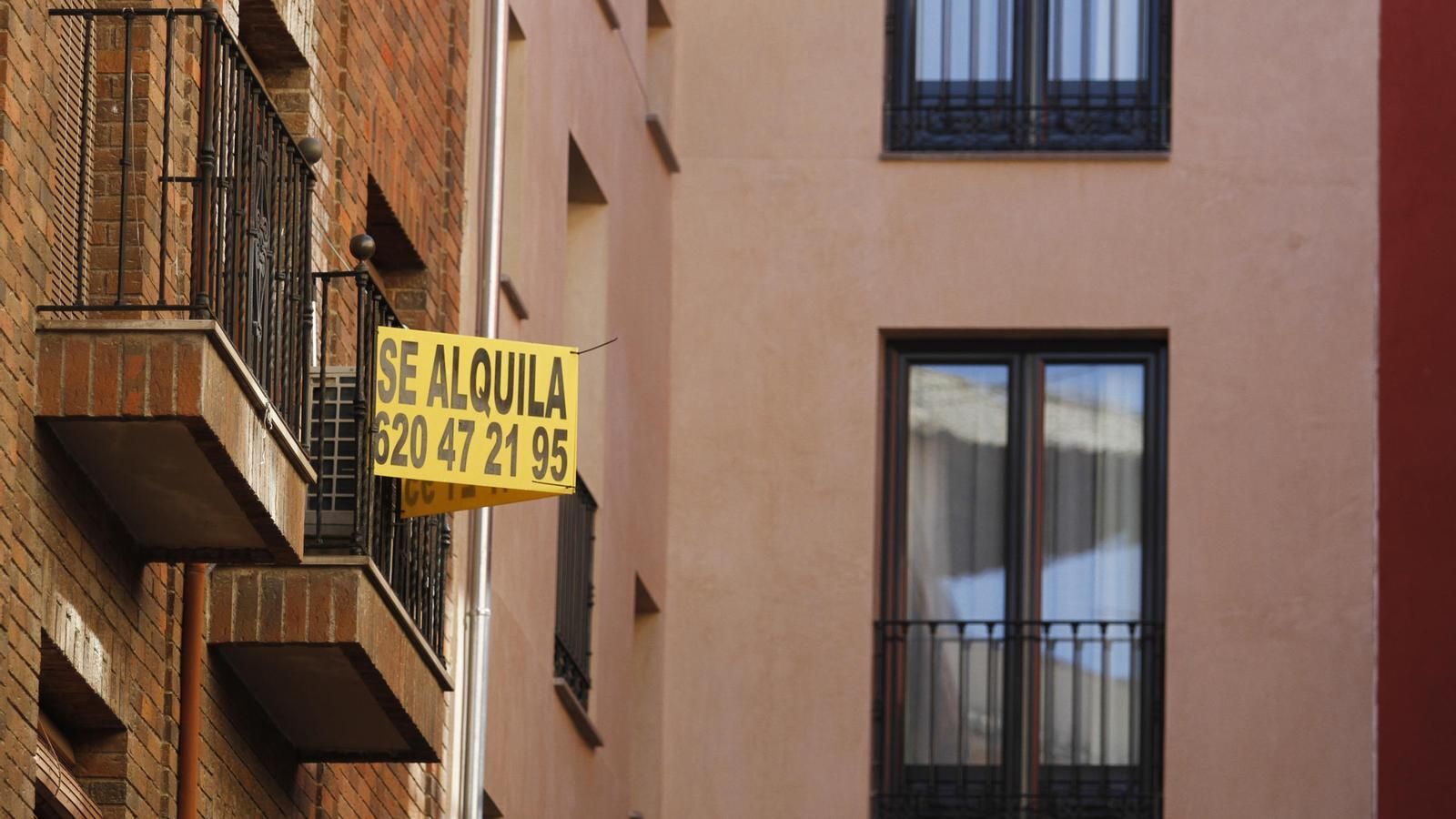 Cartel de una vivienda en alquiler.