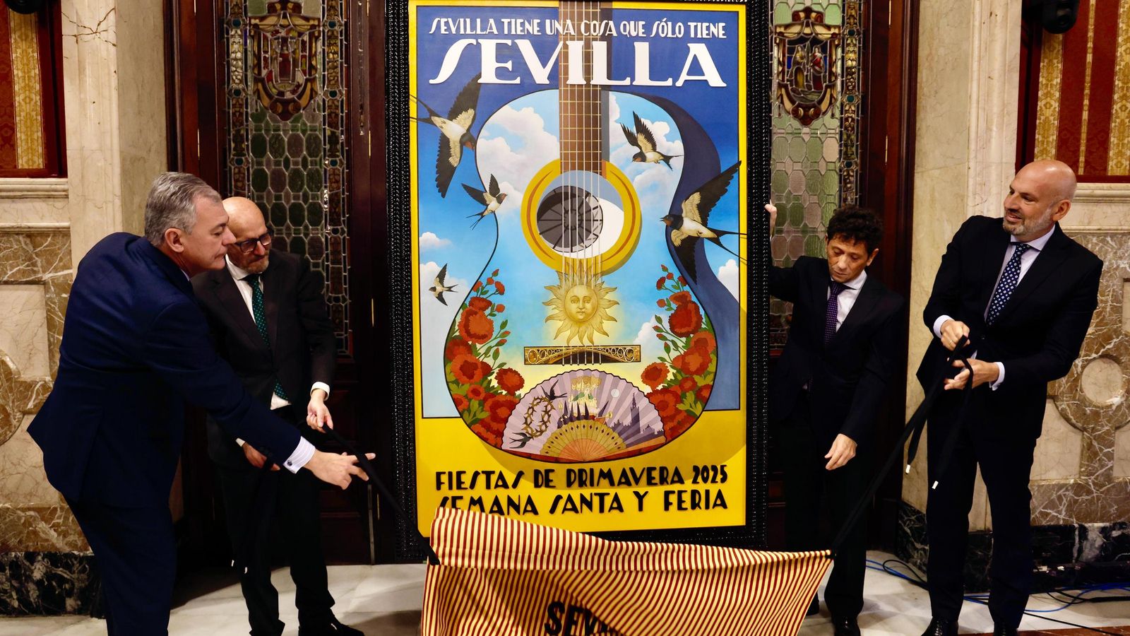 Momento en que se descubre el cartel de las Fiestas de Primavera 2025 de Sevilla.