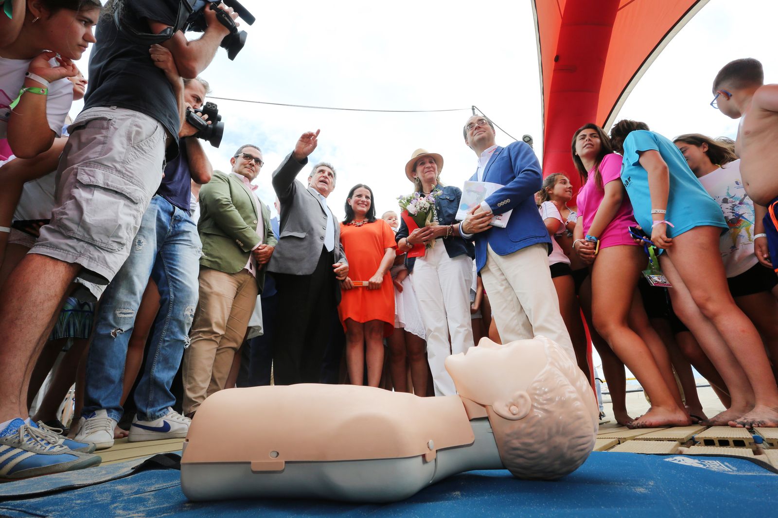 La Infanta Doña Elena asiste a varios talleres de prevención de la fundación Mapfre, en imágenes