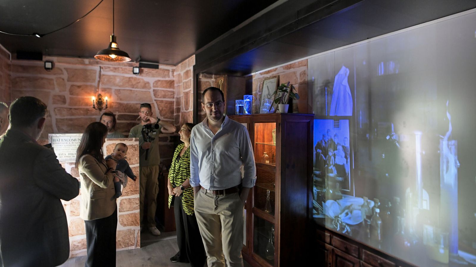 Tour Universitario Cajal, Una Mirada a lo Esencial en Granada