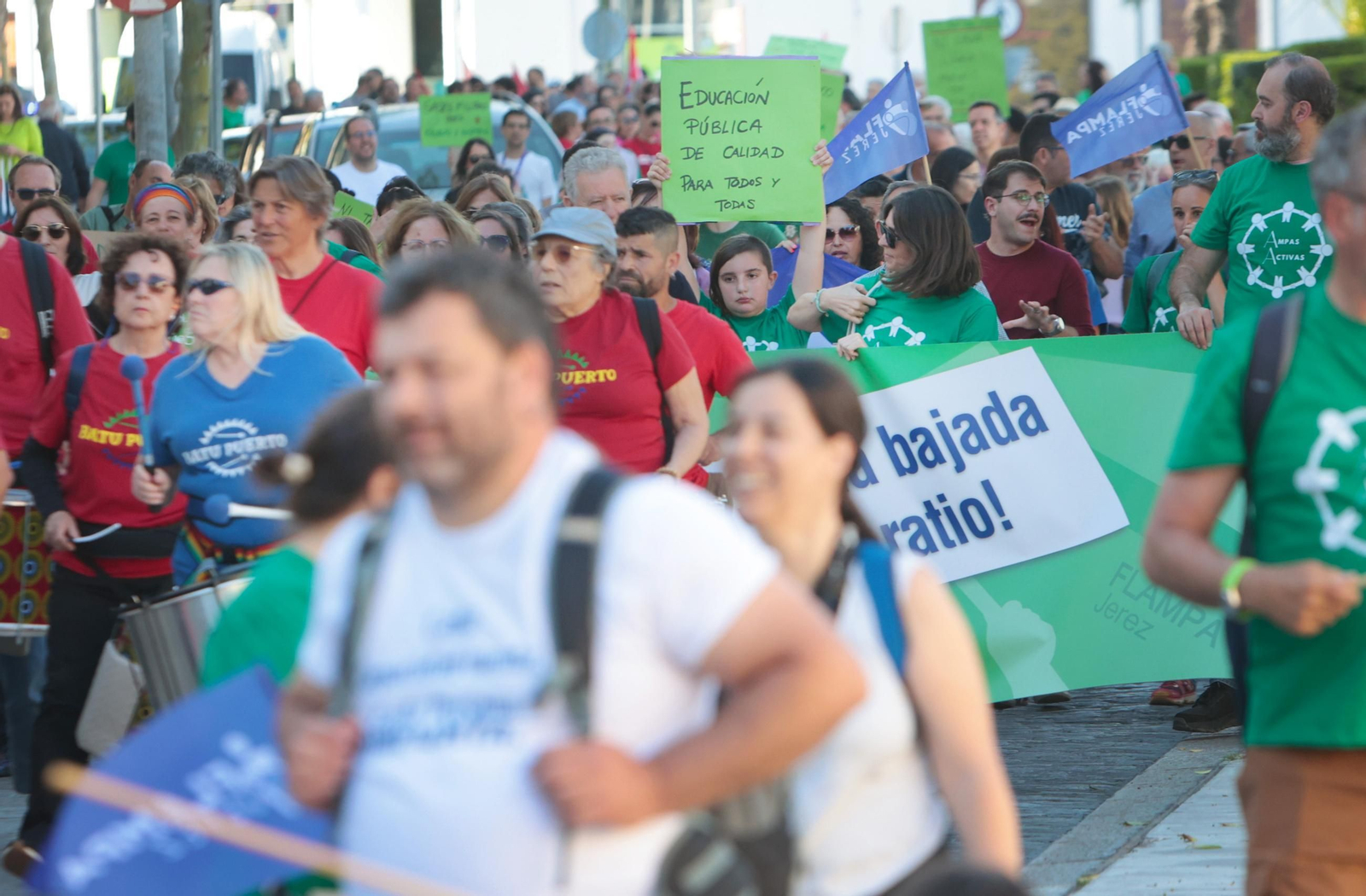 Manifestación por la Escuela Pública por las calle de Jerez