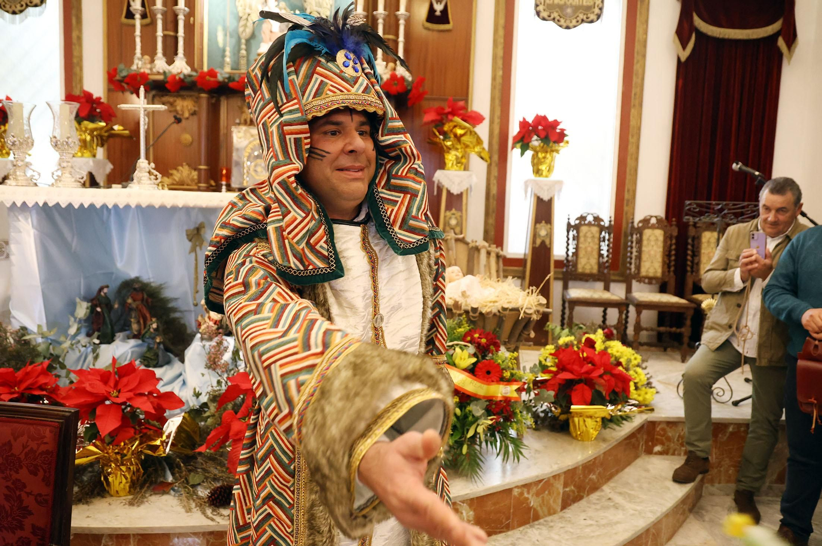 Imágenes del Heraldo Real anunciando la llegada de los Reyes Magos a Huelva