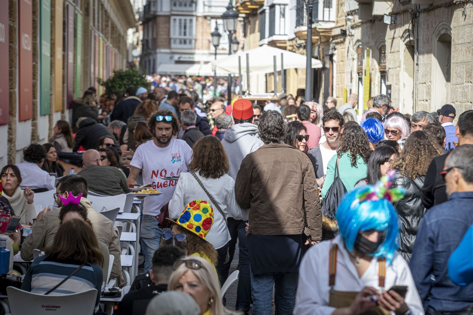 Imágenes del domingo de Carnaval ilegal en Cádiz