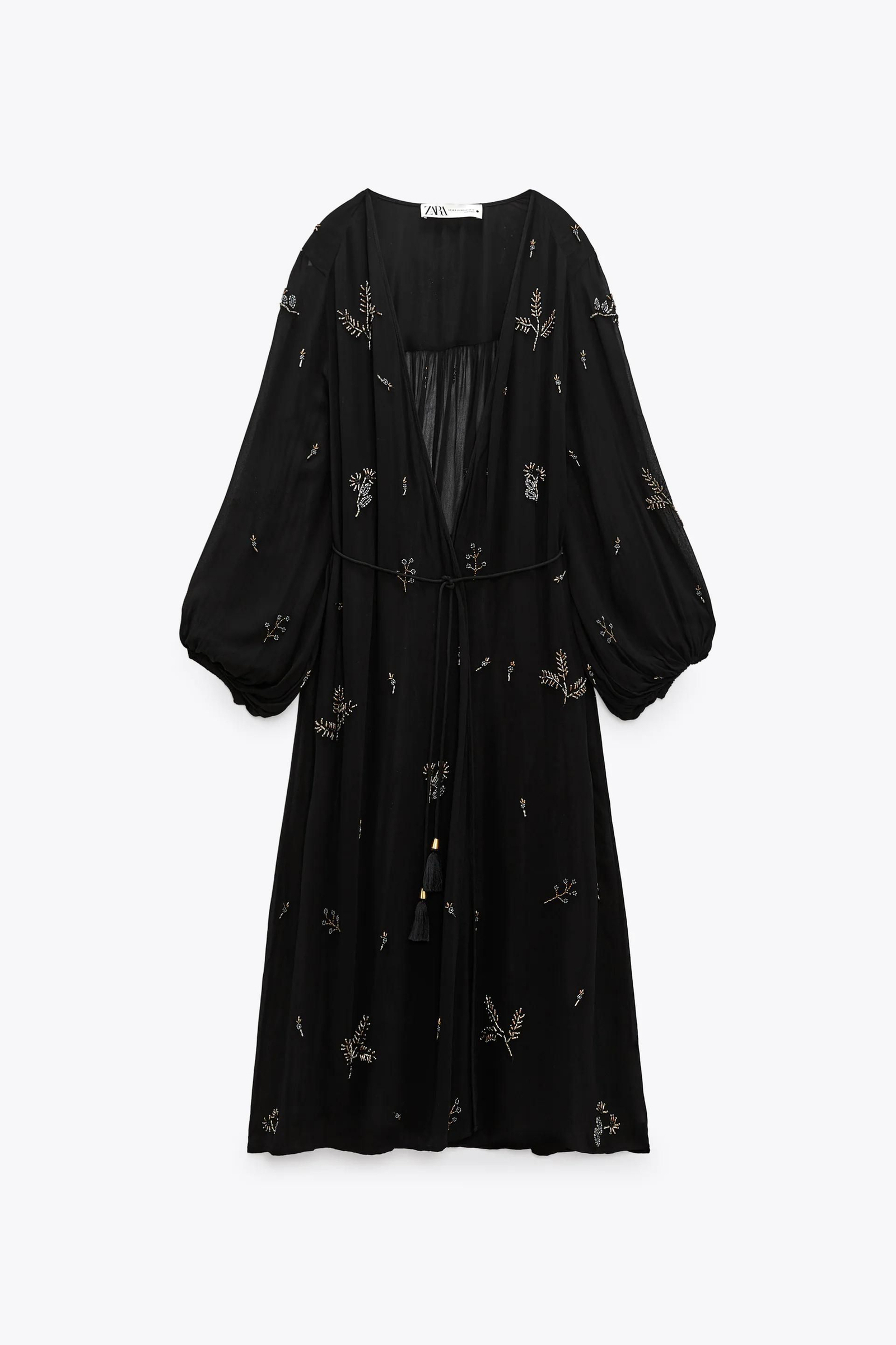 Vestido tipo kimono de Zara.