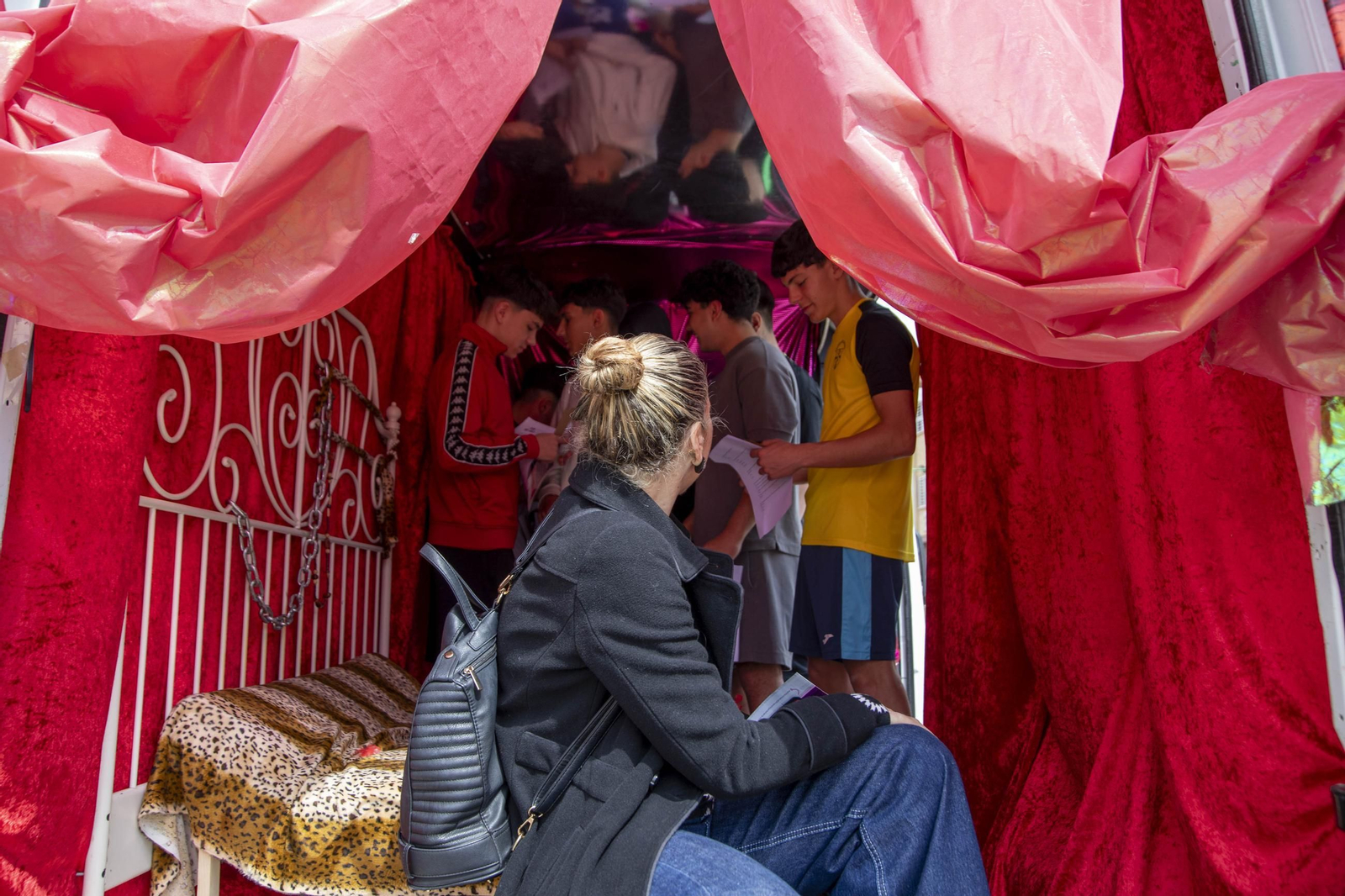 Sensibilización sobre la trata de mujeres en el IES Maestro Padilla de Almería, en imágenes