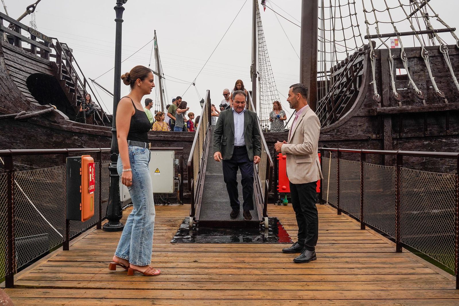 Imágenes de la visita guiada para dar a conocer las reformas realizadas en el Muelle de las Carabelas y su entorno