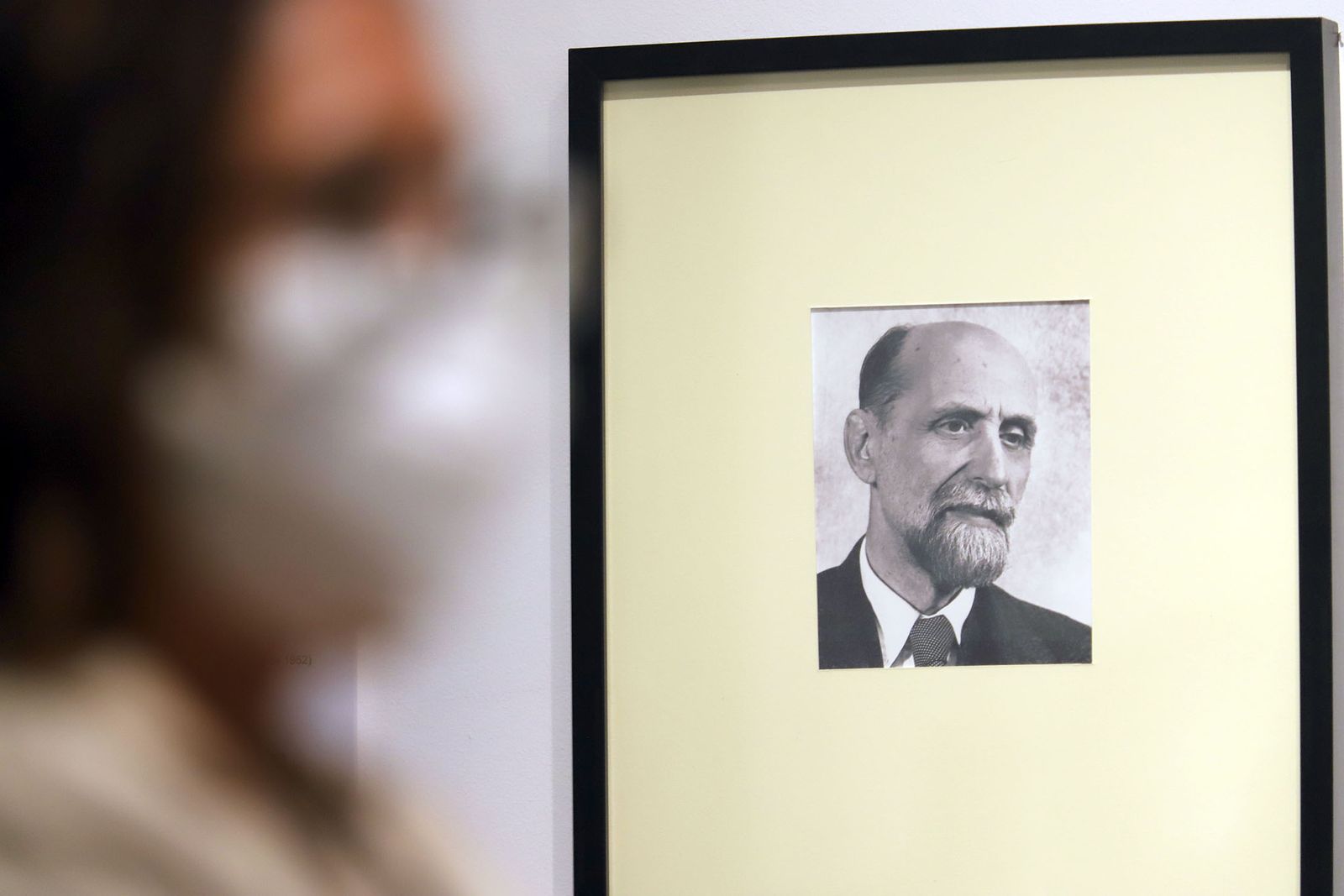 Las imágenes de la inauguración de la exposición 'Los Nuestros. Un puente de palabras'en el Comercial