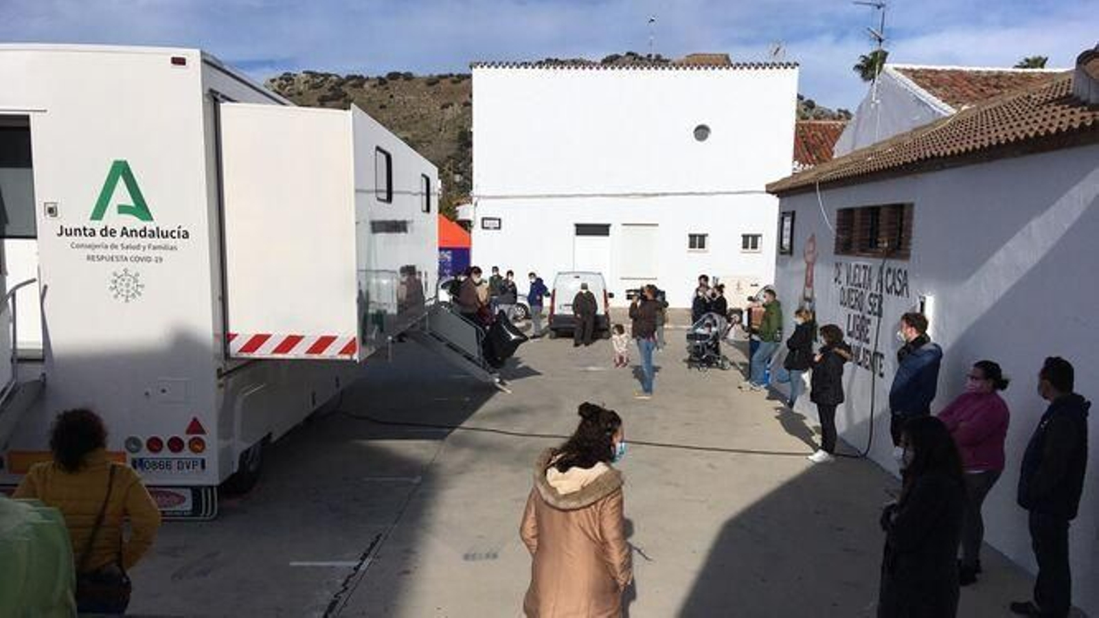 Realización de pruebas a todos los habitantes de Cuevas del Becerro en la segunda ola.