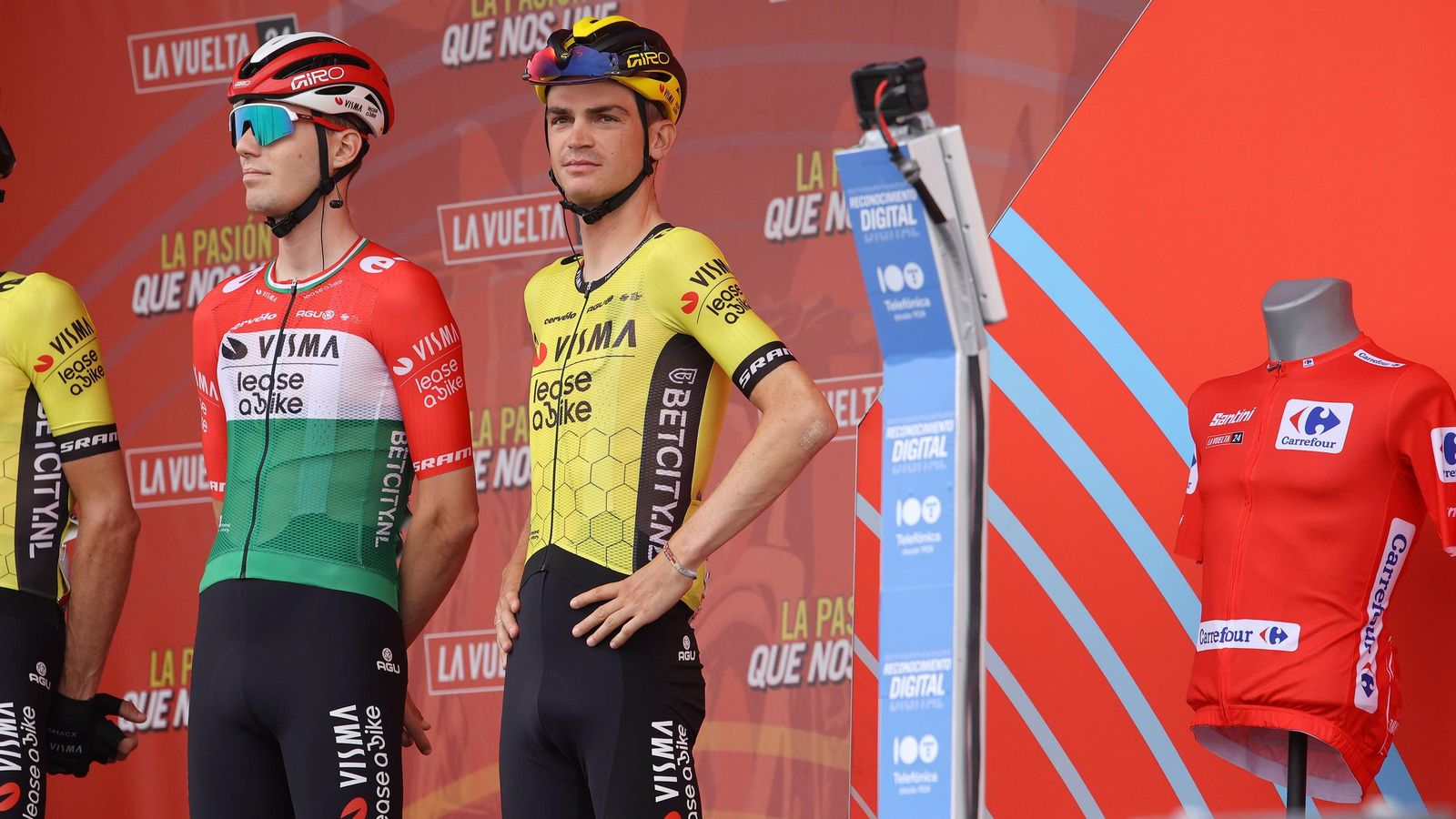 Así fue la salida de la Vuelta España desde Carrefour Sur en Jerez