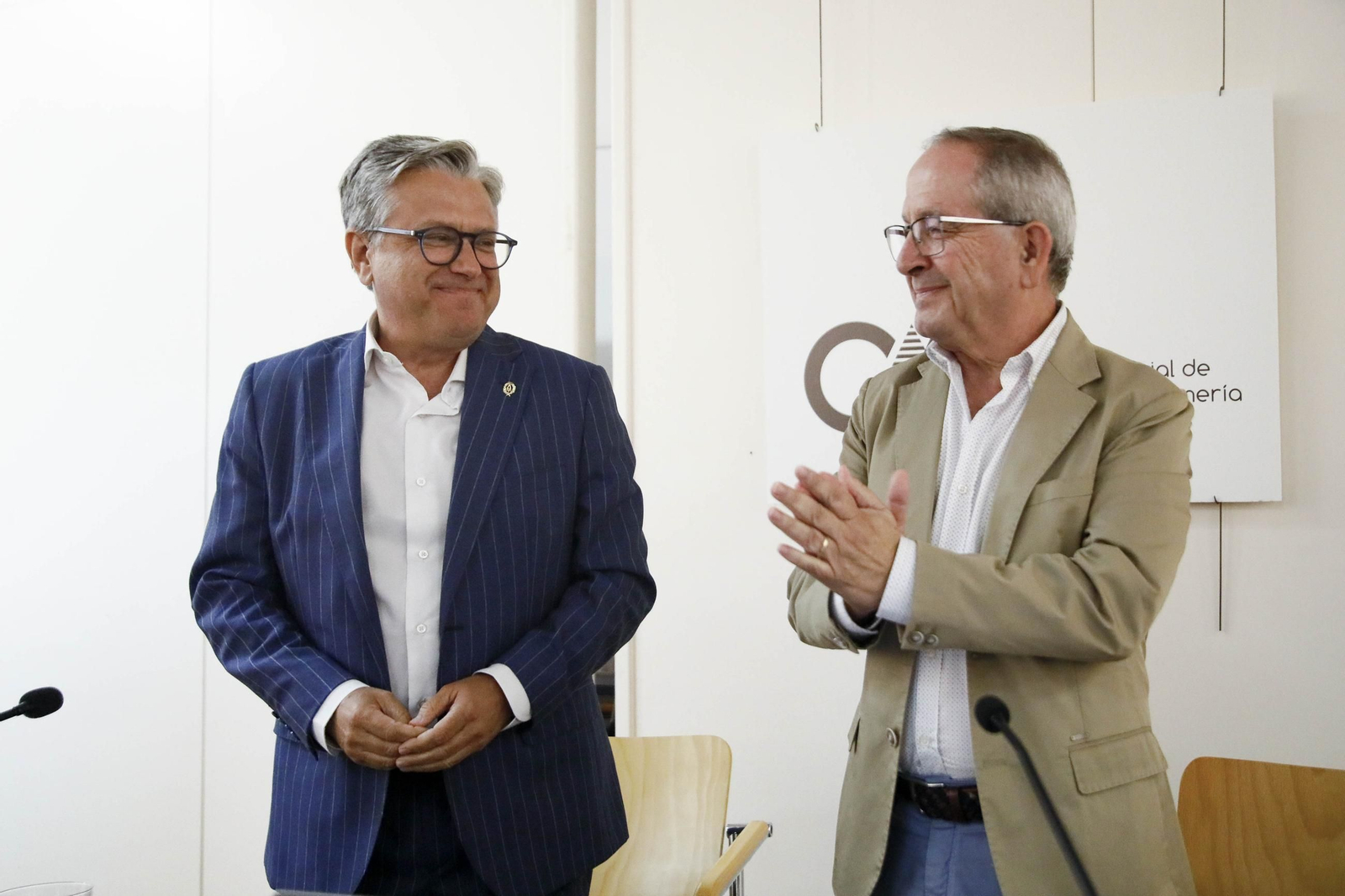 Imágenes del nombramiento como colegiado de honor a Santiago Alfonso en el colegio oficial de arquitectos de Almería