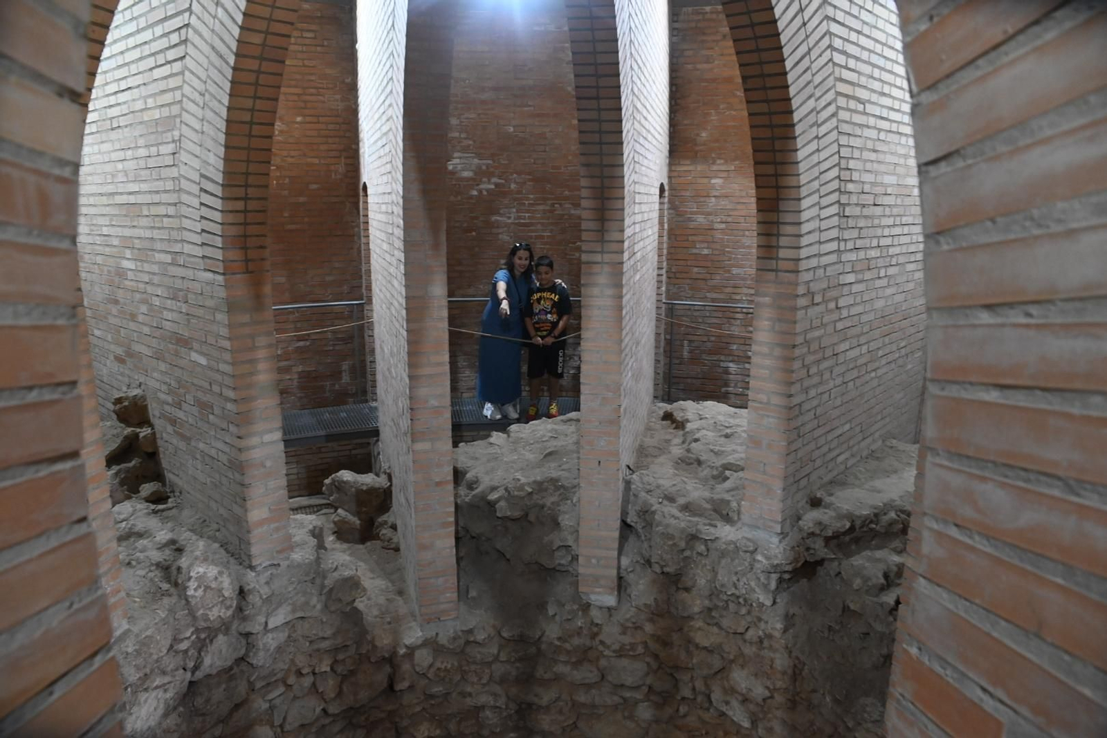 La apertura de los mausoleos romanos de Córdoba, en imágenes