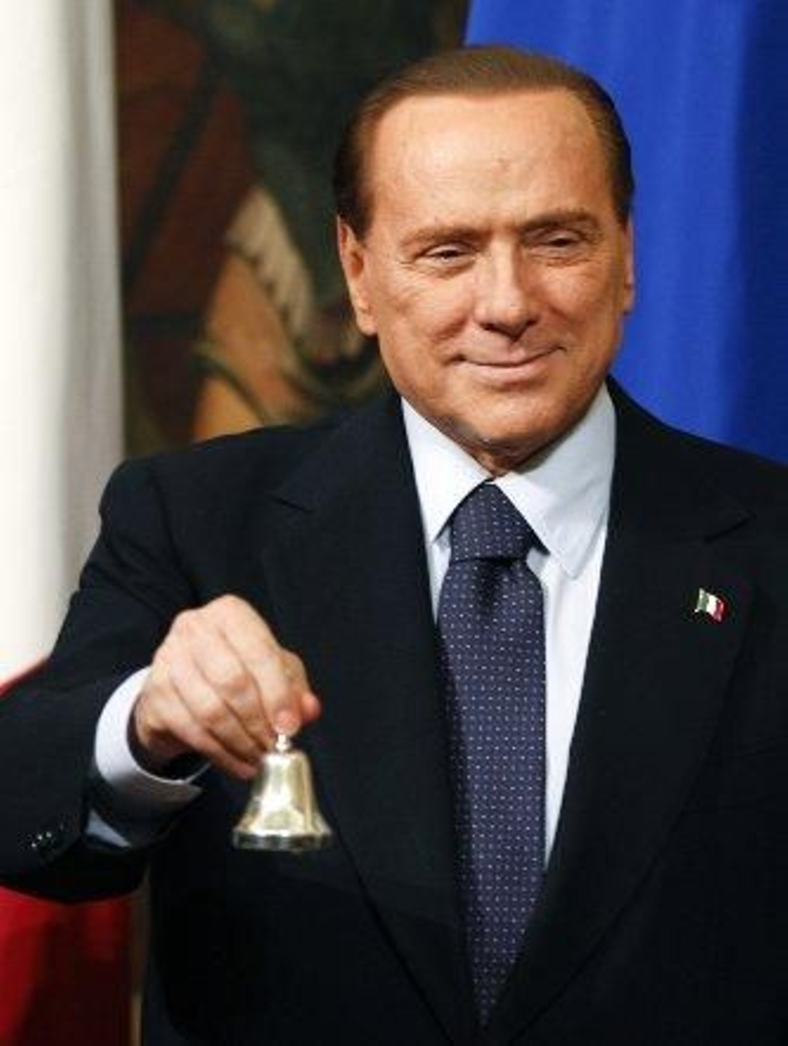 Berlusconi pide perdón a los italianos por no haber podido superar la crisis