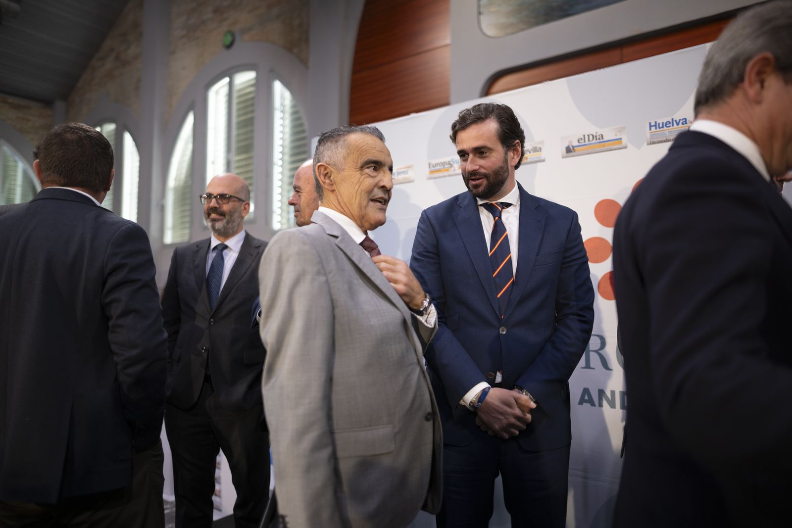 Imágenes del desayuno-coloquio con Jorge Paradela en el Foro Joly Andalucía celebrado en Huelva