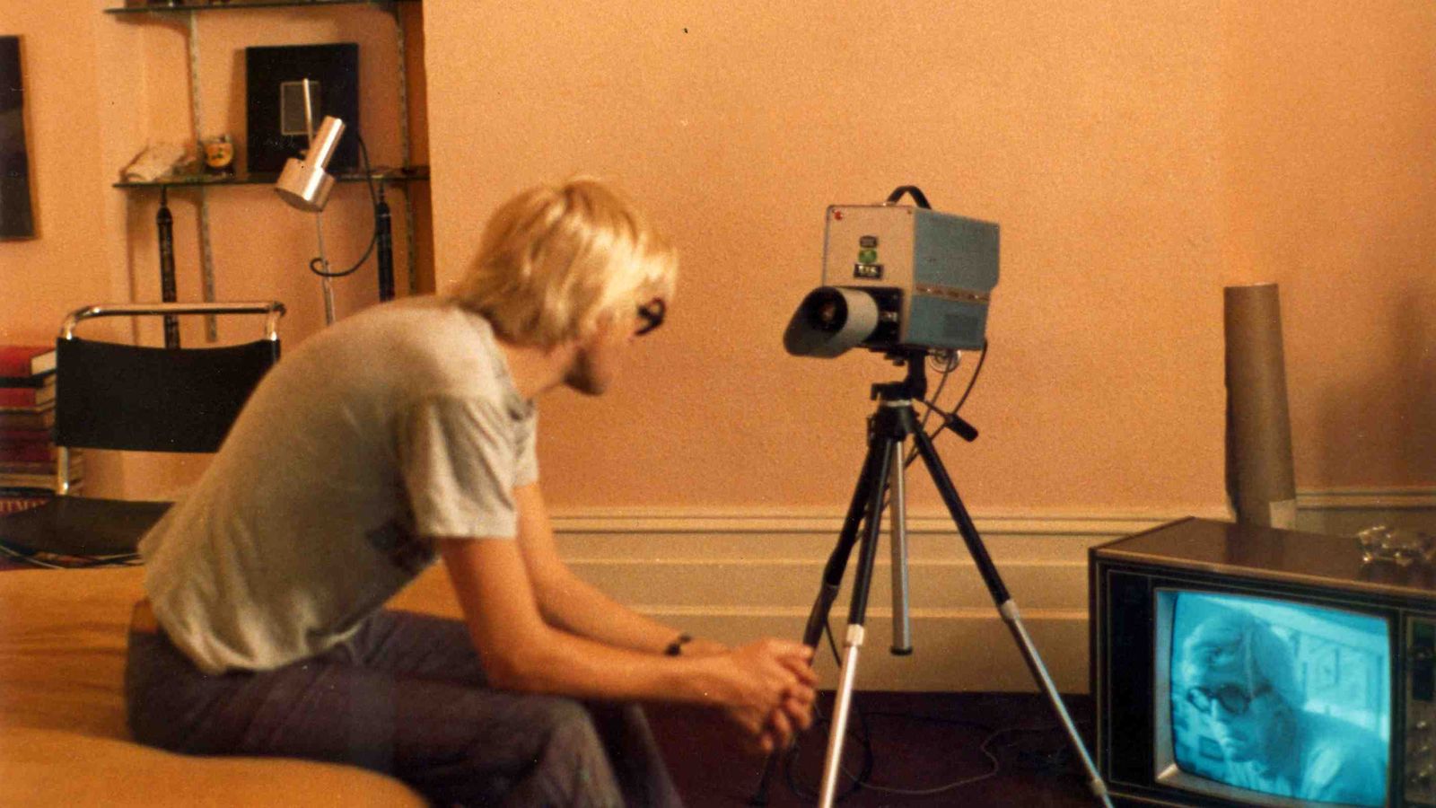 David Hockney en una escena de 'A Bigger Splash' (1974).