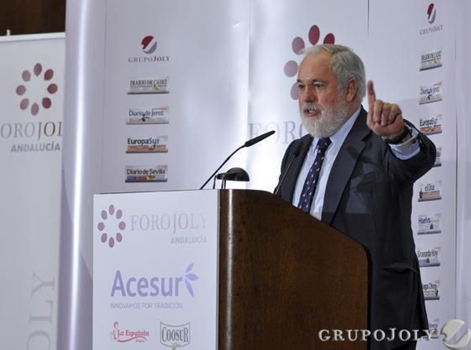 El ministro de Agricultura, Miguel Arias Cañete, durante su intervención en el Foro Joly. / Manuel Gómez
