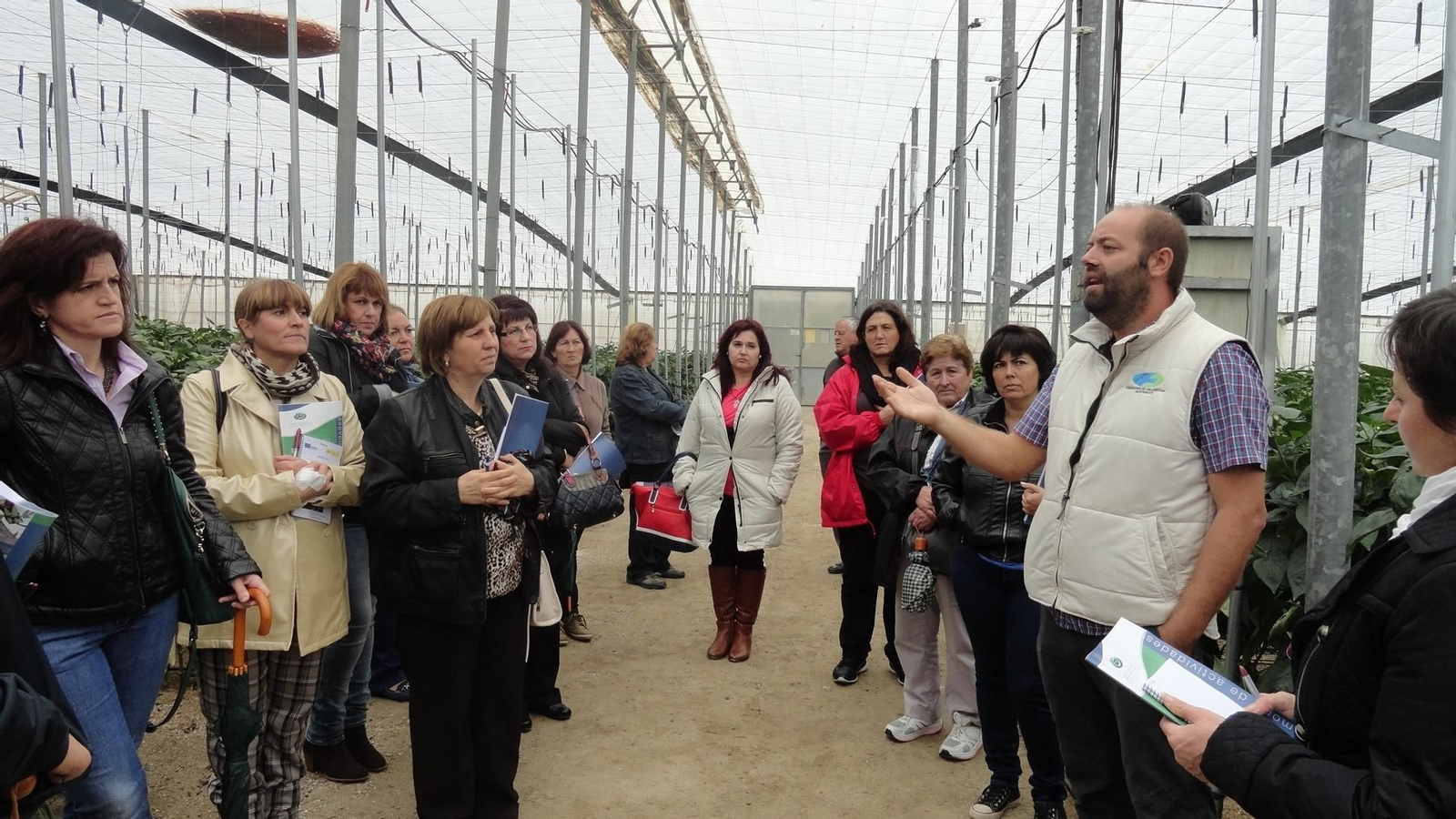 Visita a la finca UAL-Anecoop, lugar que aporta una fiel imagen del modelo almeriense a los innumerables visitantes que pasan por ella cada año.