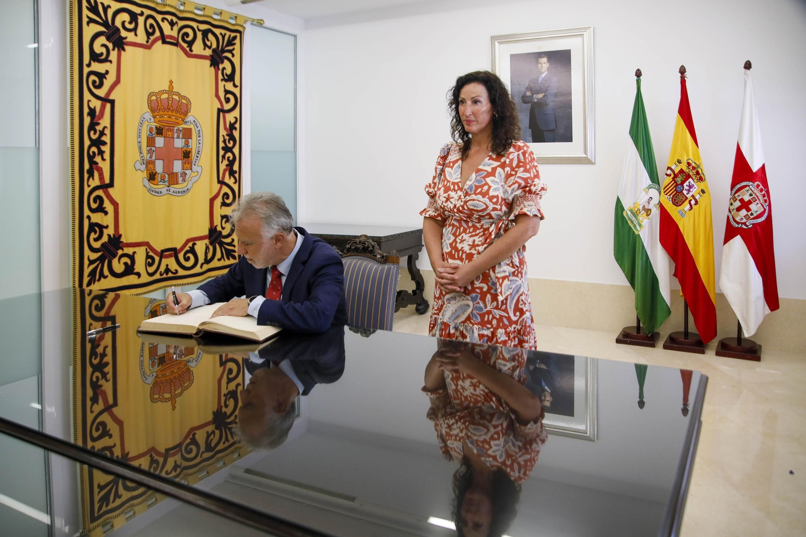 Placa de memoria histórica en el monumento de los coloraos, en imágenes