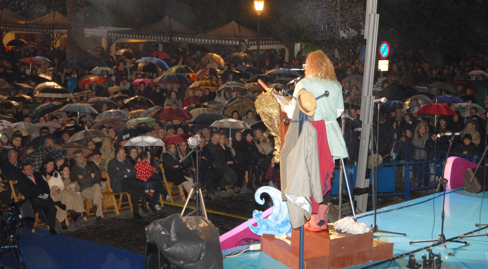 Lluvia en el Pregón del Carnaval de 2015, a cargo de El Selu