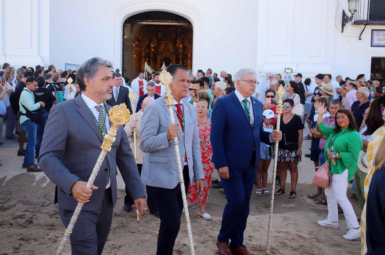 Imágenes de la procesión eucarística y solemne Función del Voto en El Rocío Chico