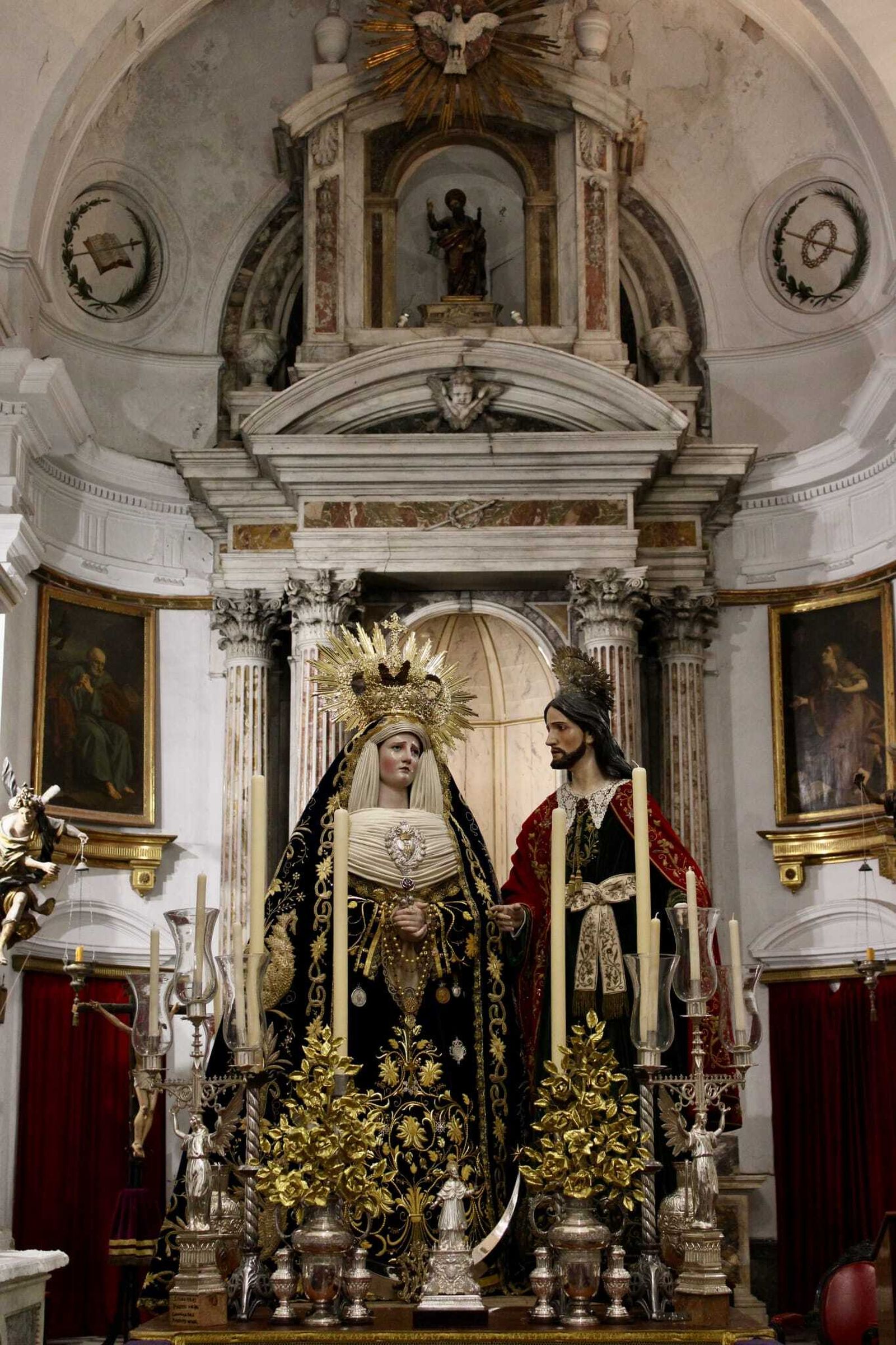 La Virgen de las Angustias y San Juan, en la parihuela.