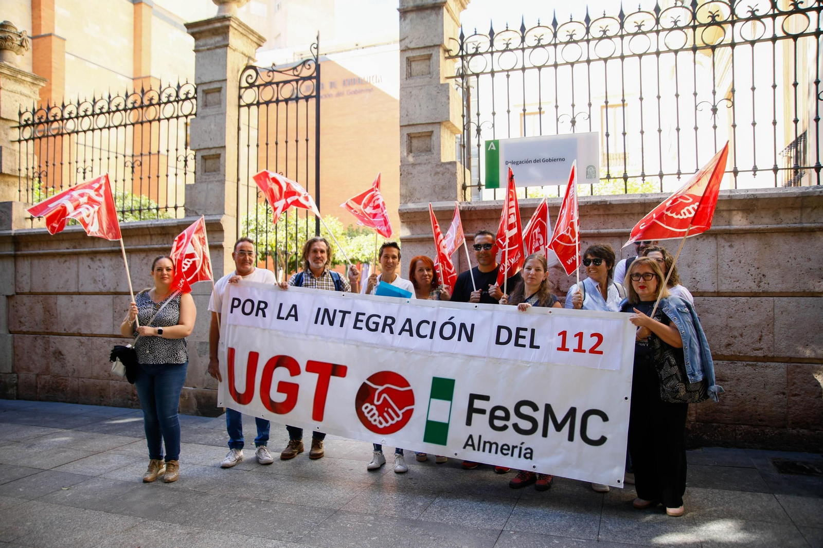 Trabajadores del 112 en Almería durante la manifestación por la integración en la Asema.