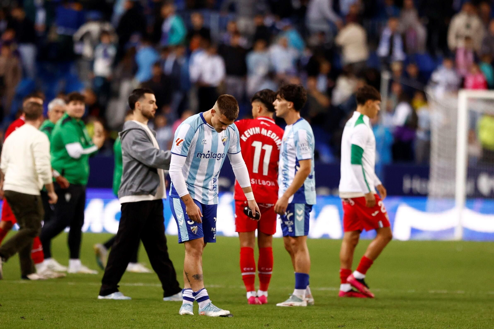 Las fotos del imponente ambiente en La Rosaleda en el Málaga - Córdoba CF