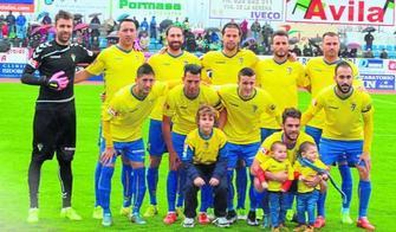La formación inicial del Cádiz en el Romero Cuerda presentaba un promedio de edad de 30,5 años.