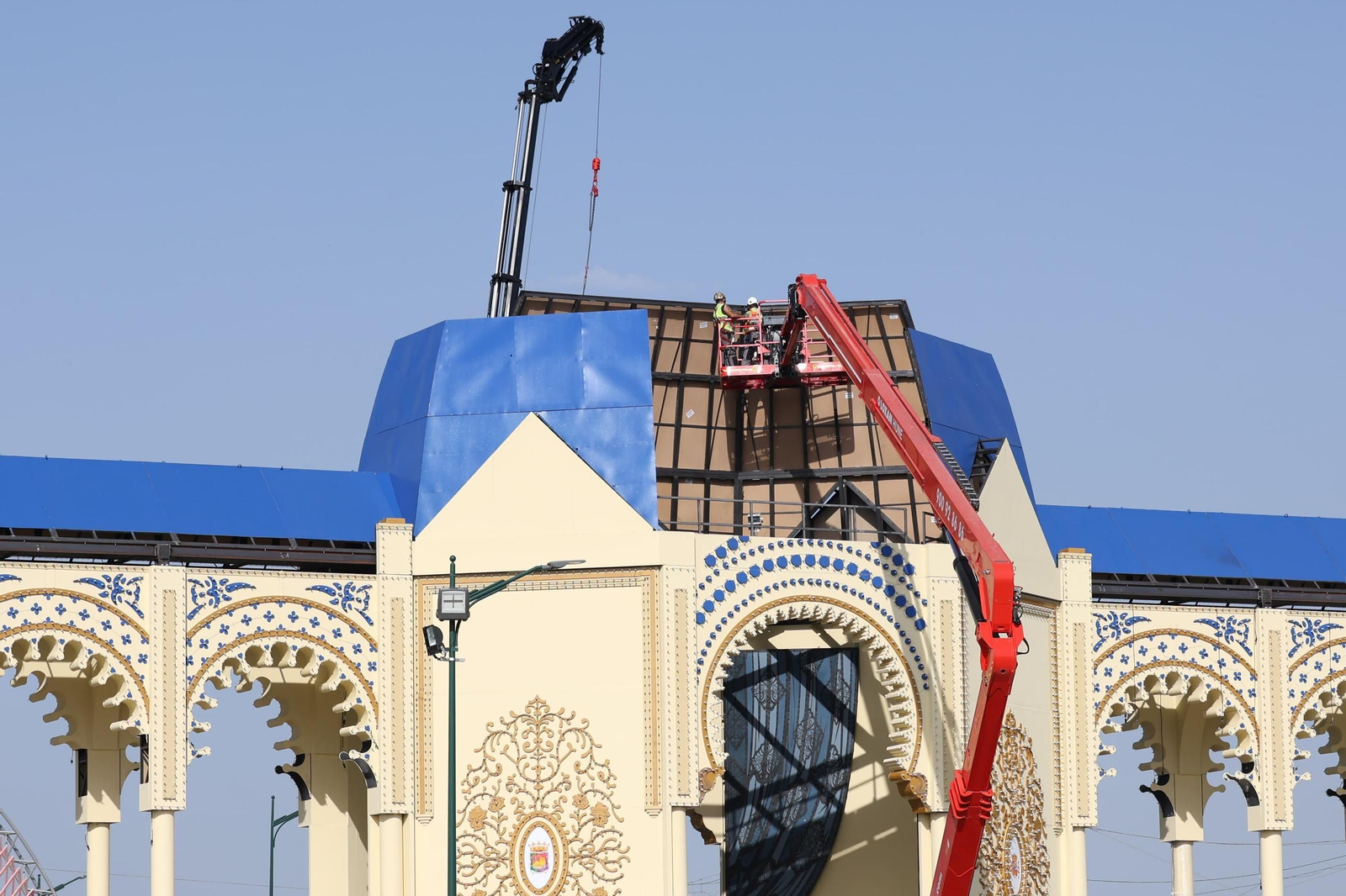 Últimos preparativos en el Real para la Feria de Málaga 2025, en fotos