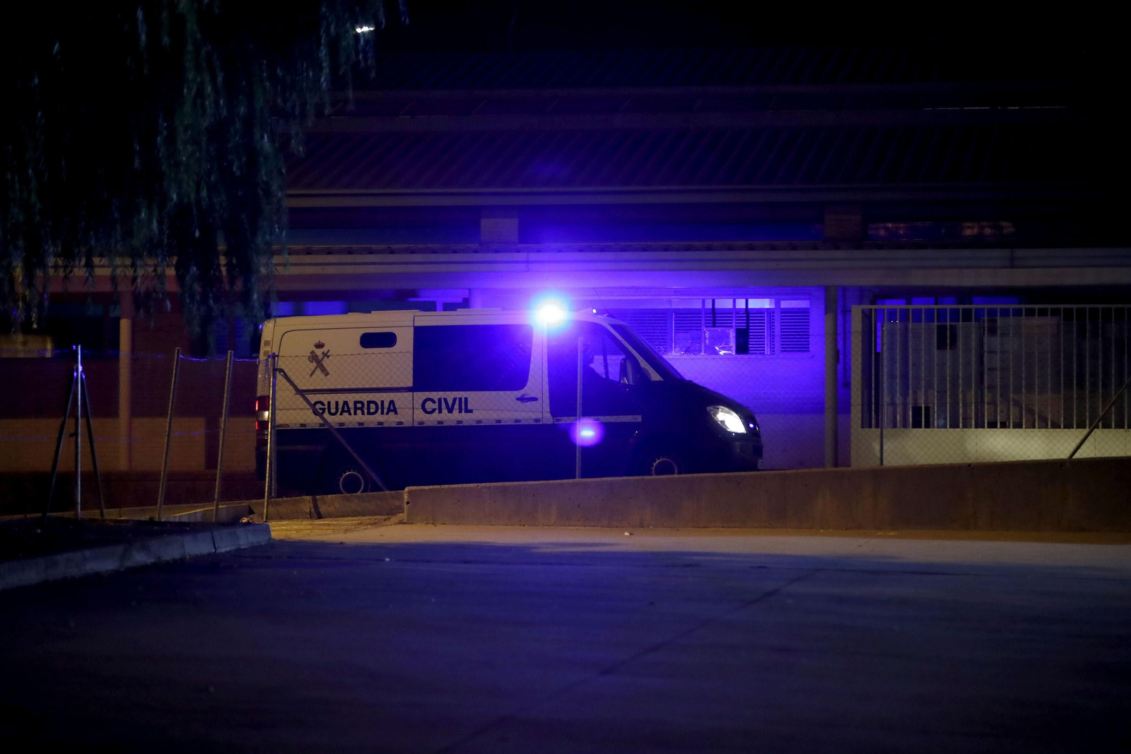 Llegada del furgón que transporta a los detenidos a la prisión de Soto del Real