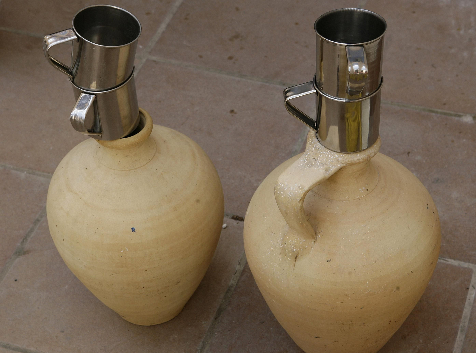 Cántaros y jarrillos.