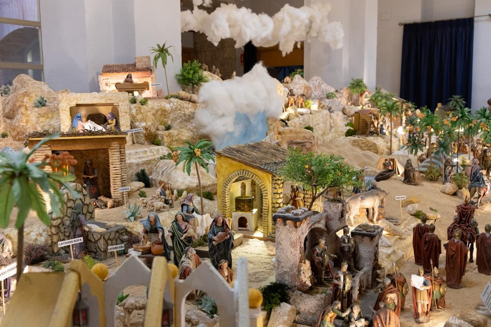 En imágenes: así es el Belén Bíblico con más de un millar de piezas artesanas de los abuelos María y Rafael
