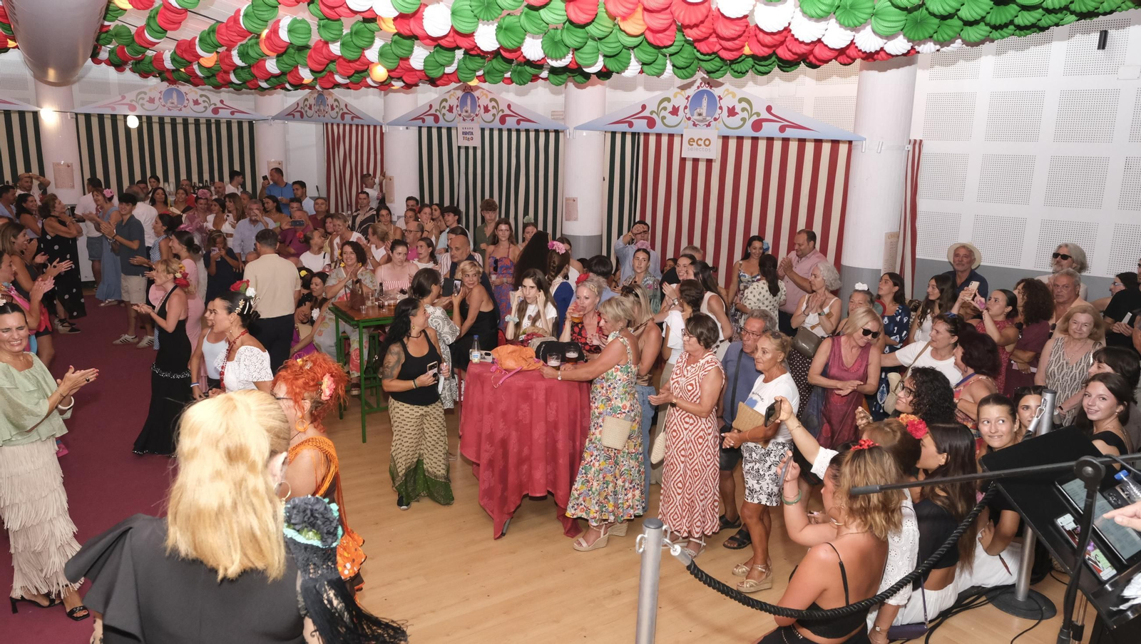 Los almerienses disfrutan del lunes en la Feria del Mediodía